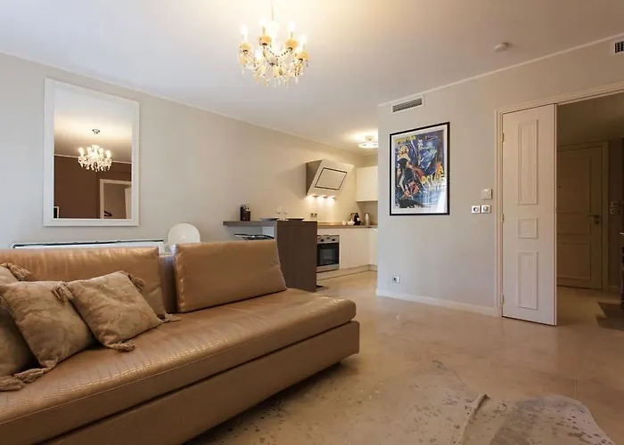 Carlton Riviera Apartment