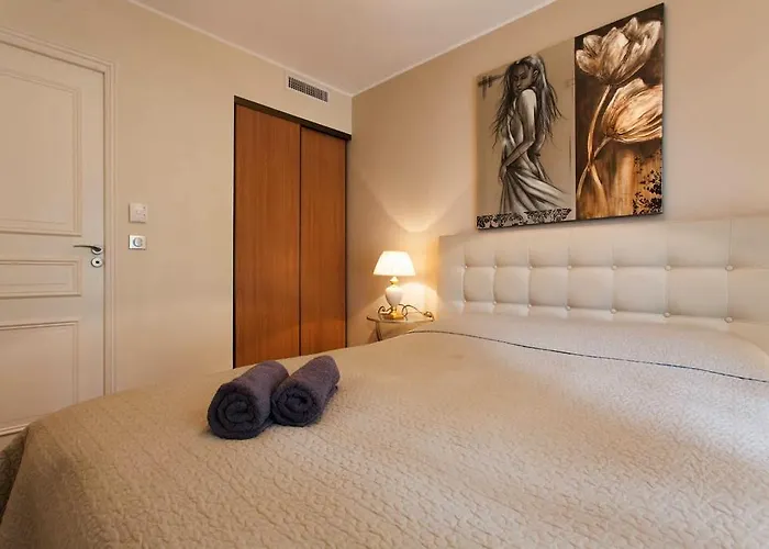 Carlton Riviera Apartment